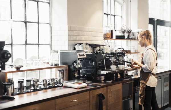 Barista lager kaffe.