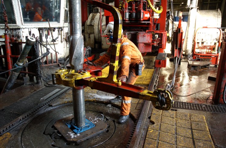 Havbunnsinstallatør jobbar med stor hydraulisk installasjon