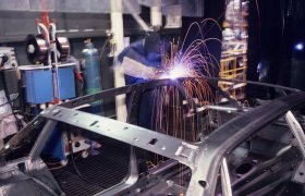 Chassispåbygger i arbeid