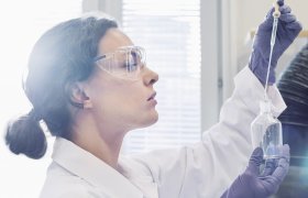 Bioteknolog i laboratorium
