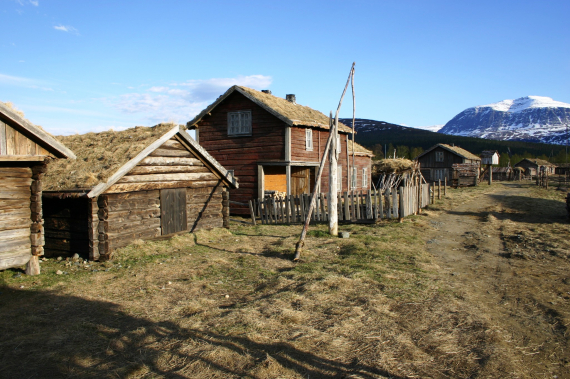 Foto av gamle hus.