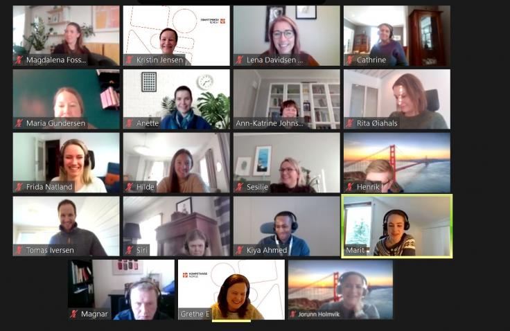 Teamet samlet til digital fagdag 12. februar. Karriereveiledere: Magdalena Fosshaug, Lena D. Vetting, Cathrine Yttergård, Maria Gundersen, Anette V. Lefdalsnes, Rita Øiahals, Frida Natland, Sesilie Ådland, Hilde Torvanger, Henrik Martinsen, Tomas Iversen, Siri T. Normann, Kiya Ahmed, Marit Overrein, Magnar Sætre og Jorunn Holmvik. Margrete H. Nygaard, Nina B. Johansen, Karl Jørgen Ertsås og Anzhela A. Ataian var ikke til stede da bildet ble tatt. Kristin Jensen, Ann-Katrine Johnsen og Grethe Elvebo har andre funksjoner tilknyttet tjenesten. 