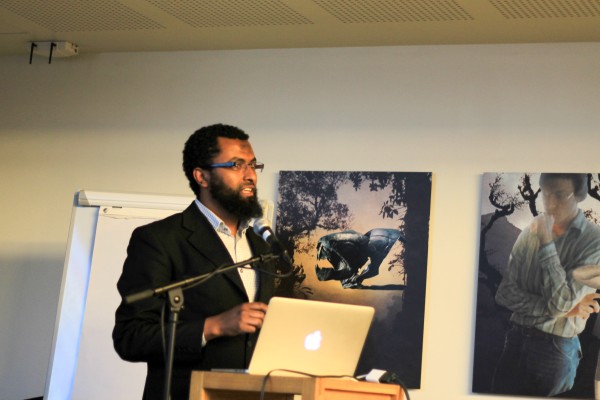 Juhar Yasin Abamosa holder et foredrag
