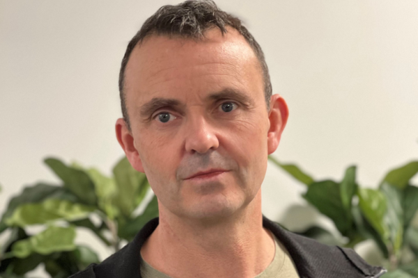 Portrettbilde av Eirik Øvernes, avdelingsleder i Karriereveiledning.no.