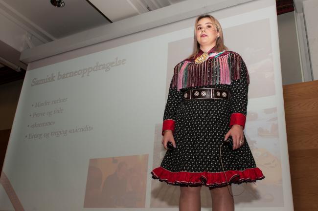 Bilde av foredragsholder Sárá Márjá Utsi.